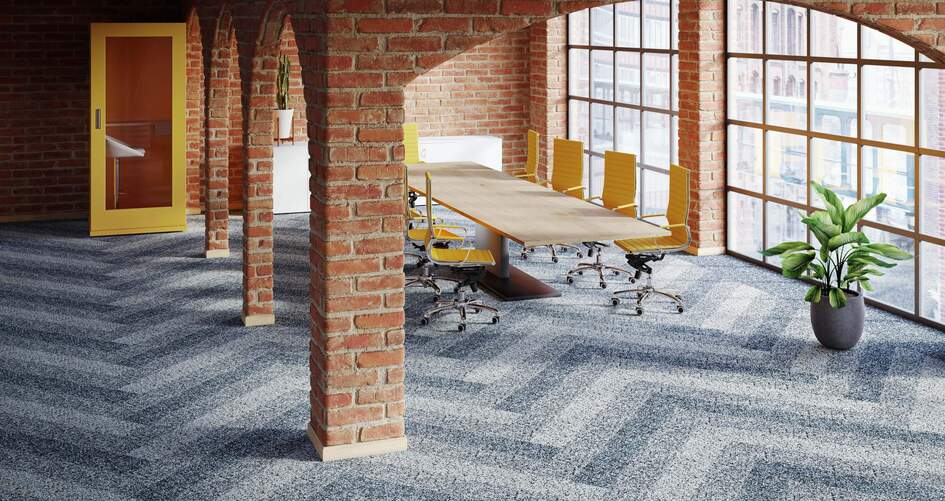 Fabromont Volta textielvloerbedekking in verschillende tinten blauw in een grote, individuele kantoorruimte