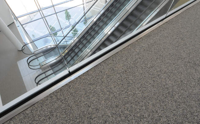 Escalier roulant au centre de congrès KAP Europe