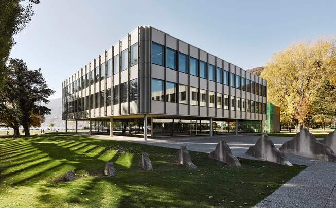 Buitenaanzicht van Strandboden Biel gymnasium