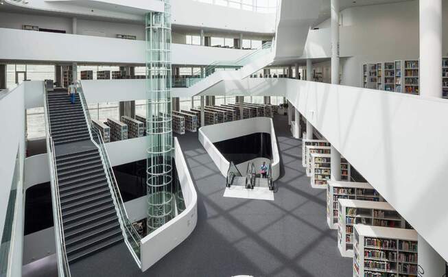 Inside view of Forum Confluentes