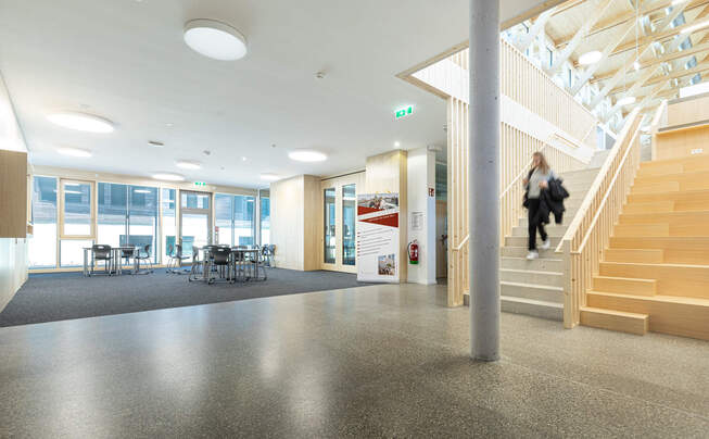 Vue intérieure de l'école de tourisme de Klessheim