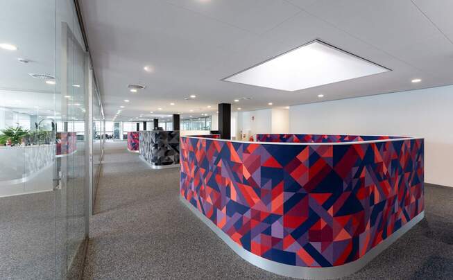un environnement de bureau moderne chez Comhan Holland avec du Kugelgarn de Fabromont