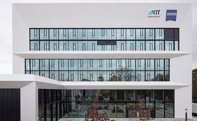 Buitenaanzicht van Zeiss en het Technologisch Instituut van Karlsruhe