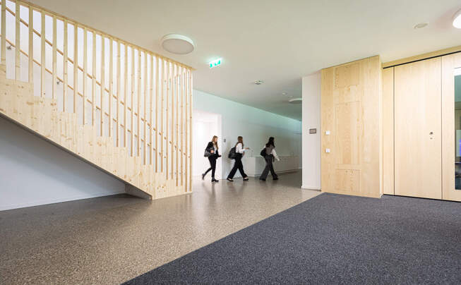 Vue intérieure de l'école de tourisme de Klessheim