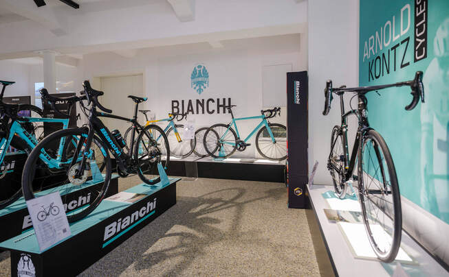Binnenzicht van fietsenwinkel Cycles Arnold Kontz